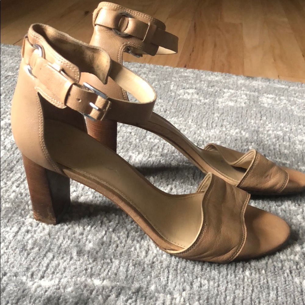 Via Spiga tan leather wooden block heels